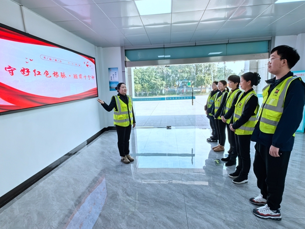 寧波海運(yùn)明州高速橫街所學(xué)貫黨代會精神。忻小舟 攝_副本.jpg