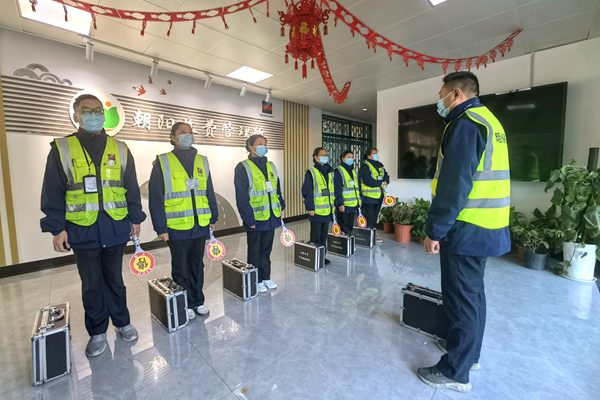 寧波海運明州高速朝陽收費所進行班前會。張潔雯 攝_副本.png