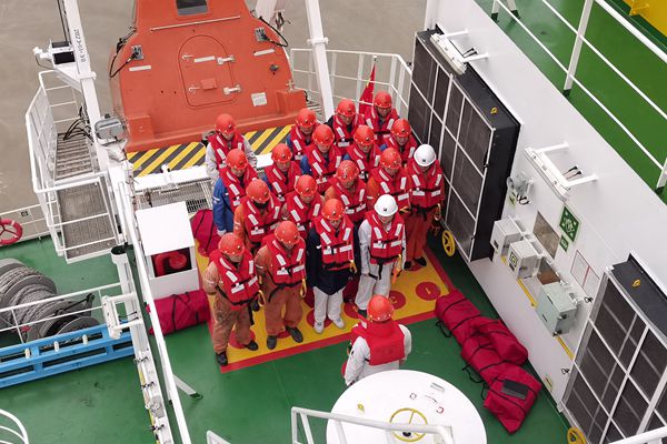 “明州507”輪船舶節(jié)前開展消防演練。朱協(xié)林?jǐn)z_副本.jpg