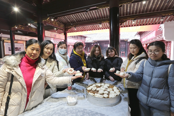 手工制作油包活動。陸瑩 攝_副本.jpg