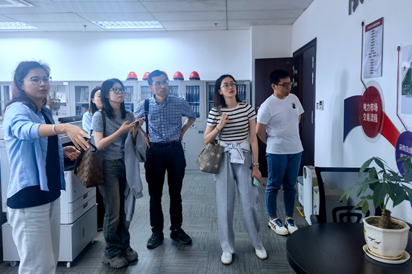 寧波海運(yùn)一行參觀(guān)臺(tái)二電辦公區(qū)域。毛旭東攝_副本_副本.jpg