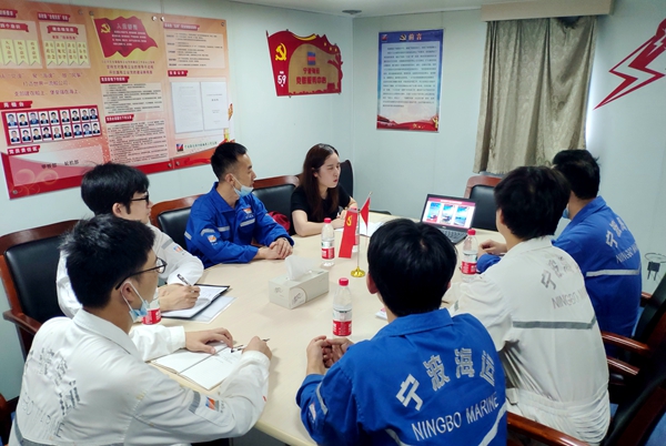 寧波海運(yùn)團(tuán)委赴船舶宣講黨的二十大精神_副本.jpg