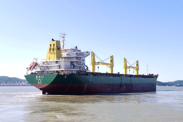 1月，“富興21”輪船舶順利完成中檢檢驗廠修工程。鄭笑 攝 (1)_副本.jpg