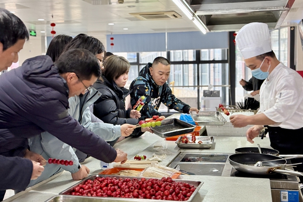寧波海運(yùn)開展“靈蛇獻(xiàn)瑞 巳巳如意”元宵節(jié)主題活動。黃崇武 攝 (3)_副本.jpg